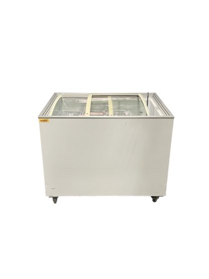 Freezer Chest, White on wheels